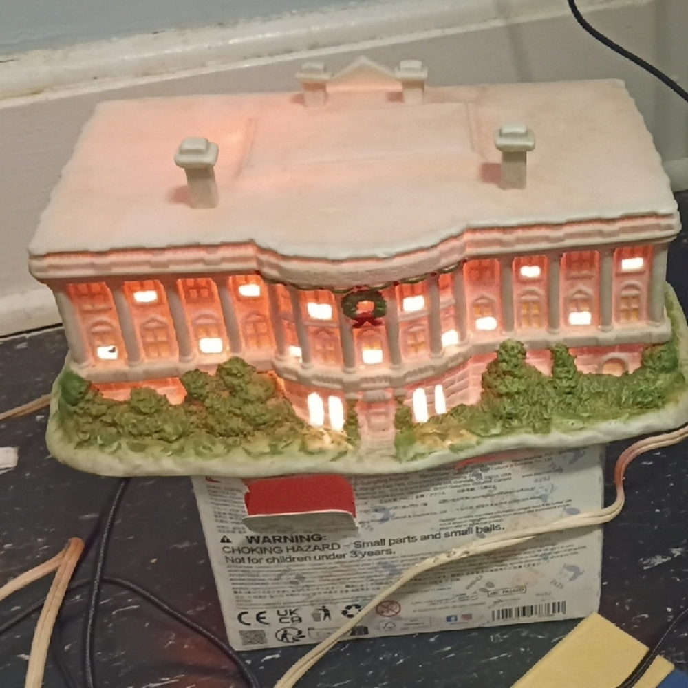 Vintage Holiday Light Up Whitehouse